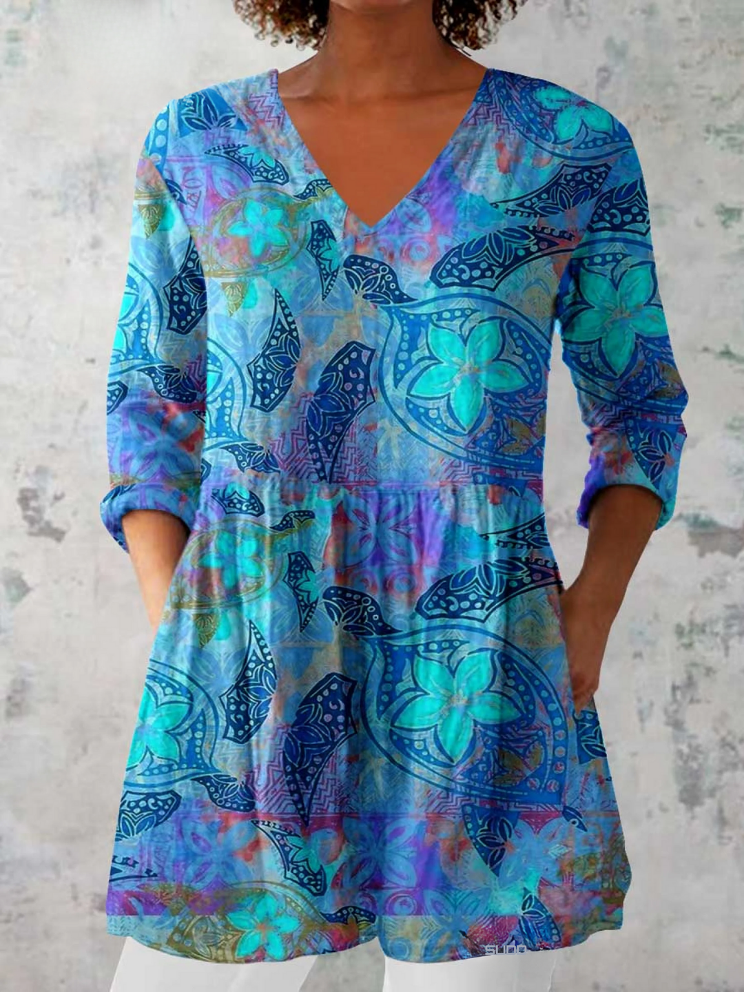 Elvira – Lange Bluse mit V-Ausschnitt – Produktansicht 1