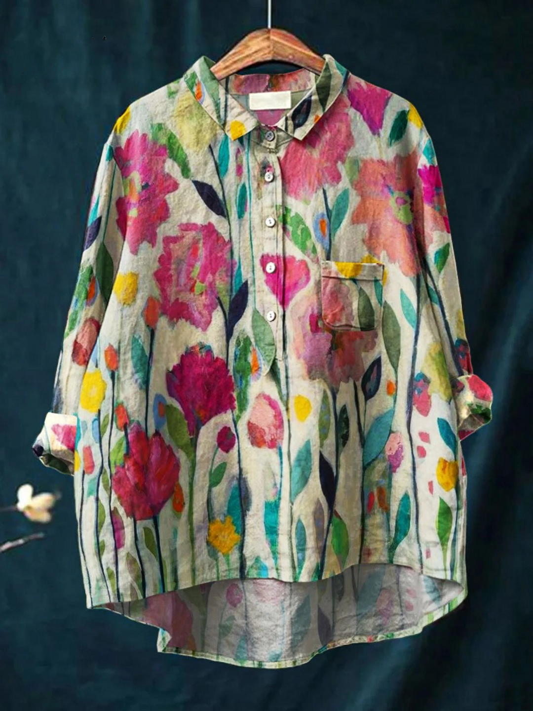 Ida – Legeres Damen-T-Shirt im Vintage-Stil mit Blumenmuster – Modell Emilia – Produktansicht 1