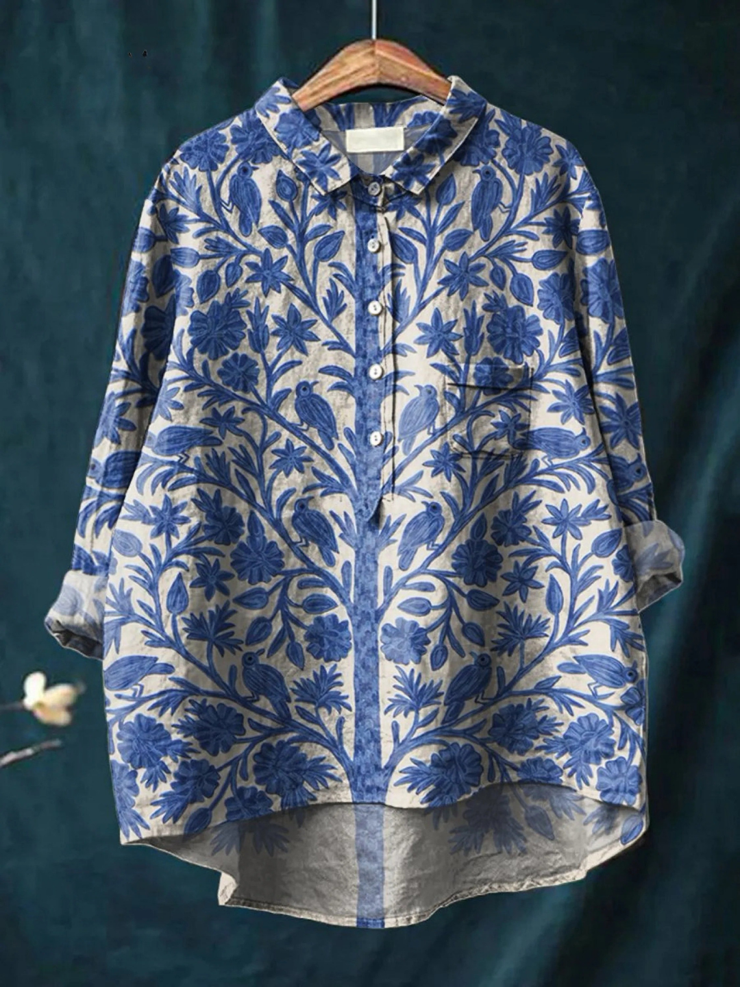 Paula – Legere Damenbluse im Vintage-Stil mit indischem Blumenprint – Produktansicht 1