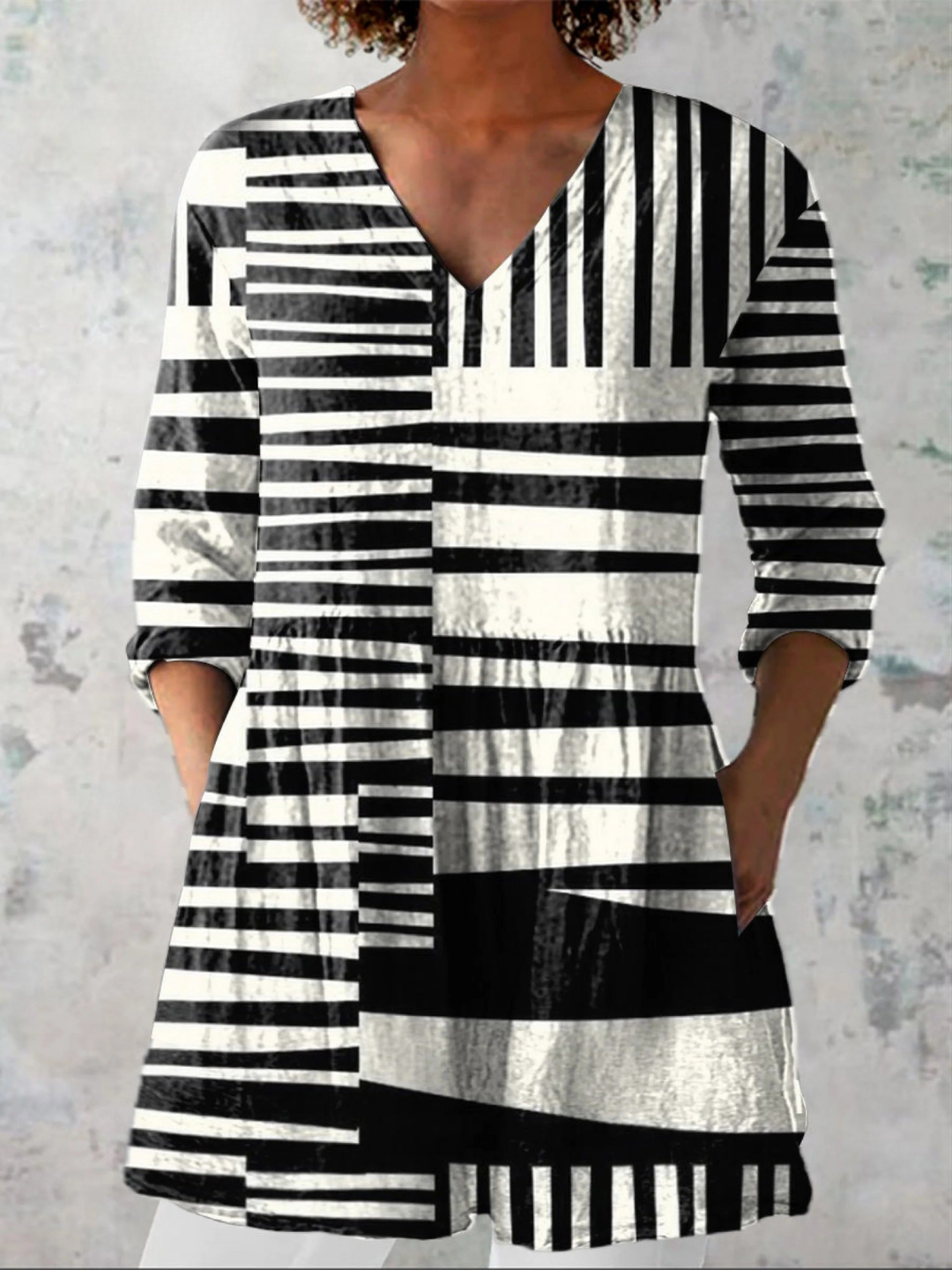 Mona – Lange Bluse mit V-Ausschnitt – Produktansicht 1