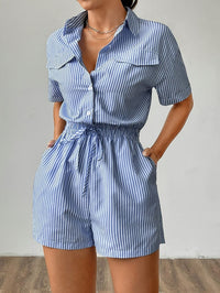 Trendiger Damen Jumpsuit mit kurzen Ärmeln für den Sommer - StreifenFrisch