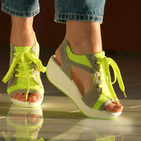 Trendige, bequeme und sommerlich leichte Damensandalen – Fergie