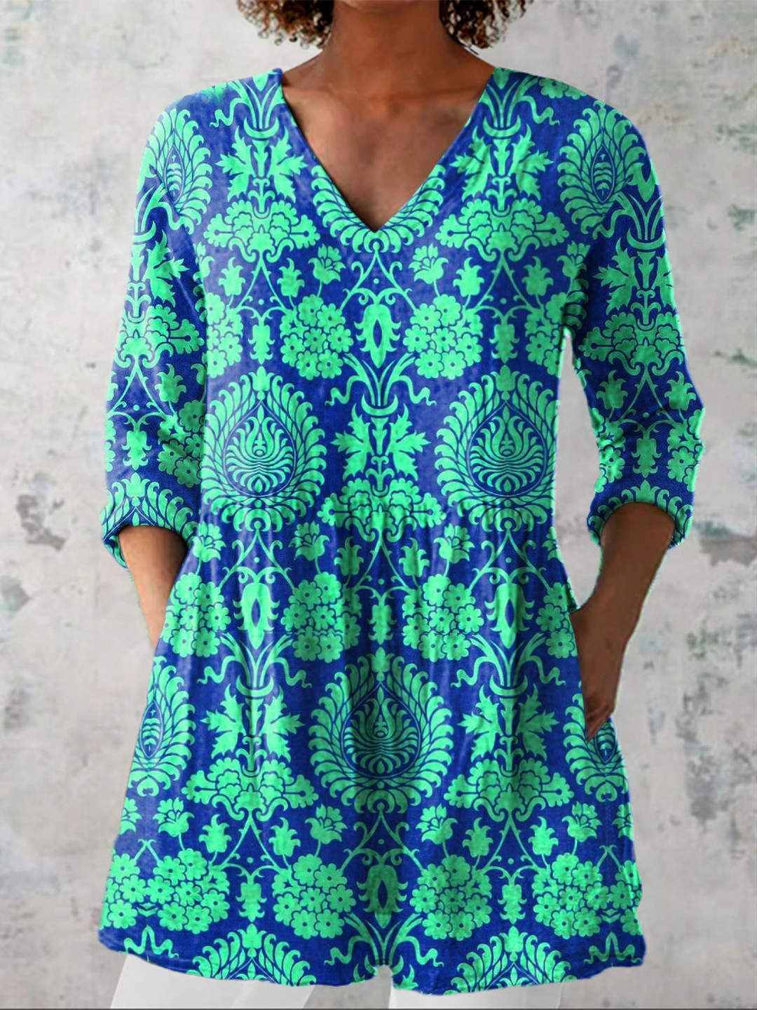 Kornelia – Lange Bluse mit V-Ausschnitt – Produktansicht 1