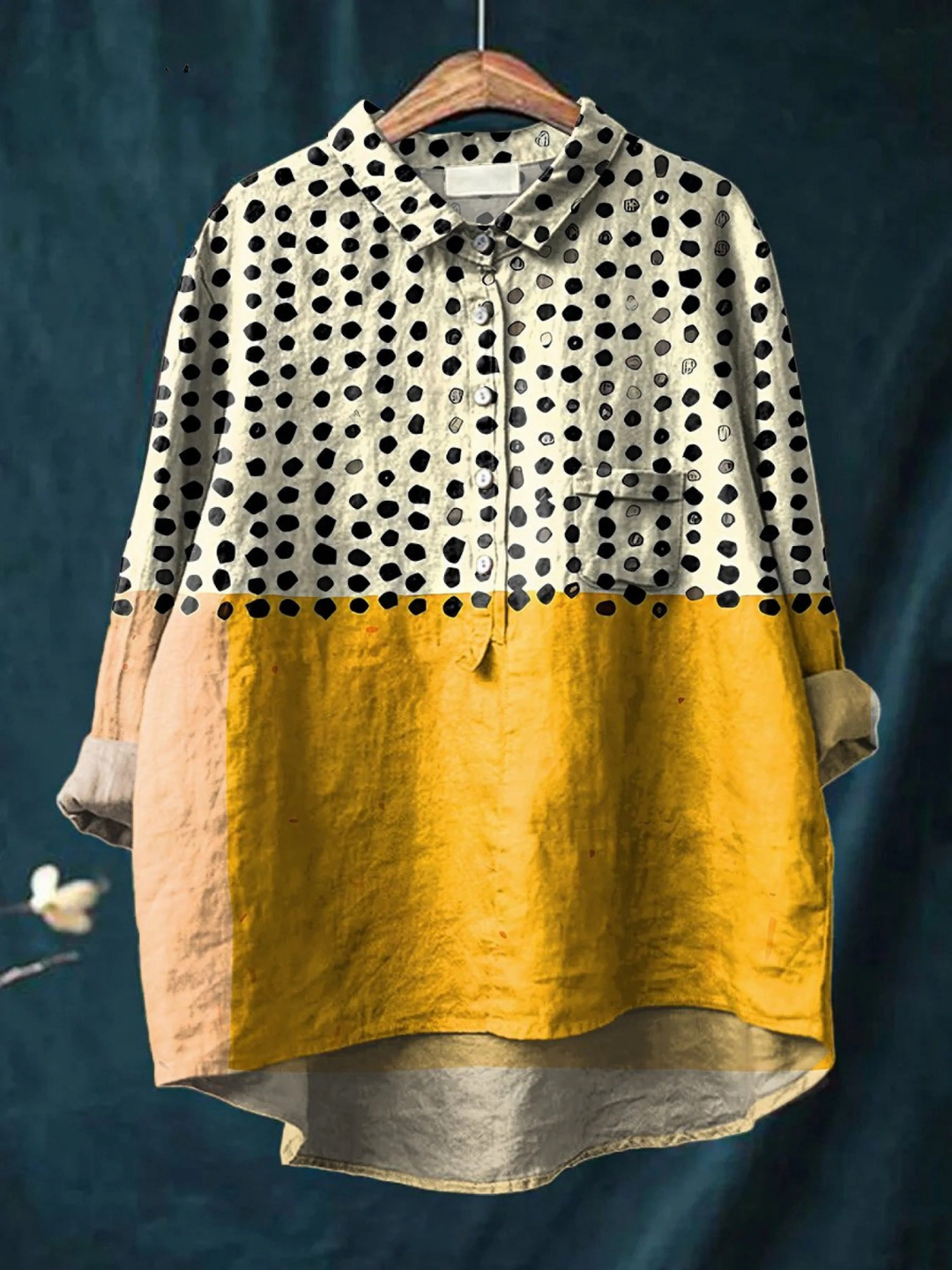 Martha – Legere Damenbluse mit Punkteprint – Produktansicht 1