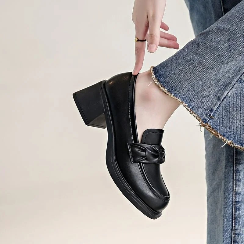Elegante Damenschuhe mit Quadratischem Absatz – Seraphina