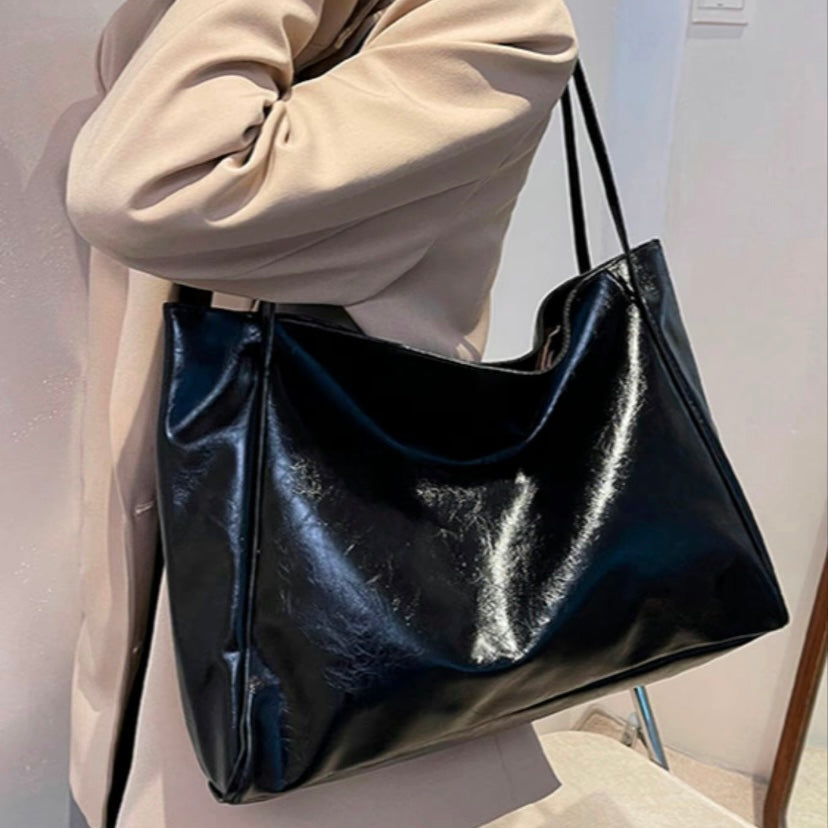 Paula – Glänzende Ledertasche – Produktansicht 7