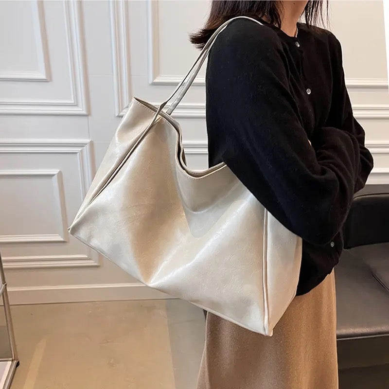 Paula – Glänzende Ledertasche – Produktansicht 10