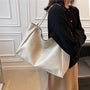 Paula – Glänzende Ledertasche – Produktansicht 10