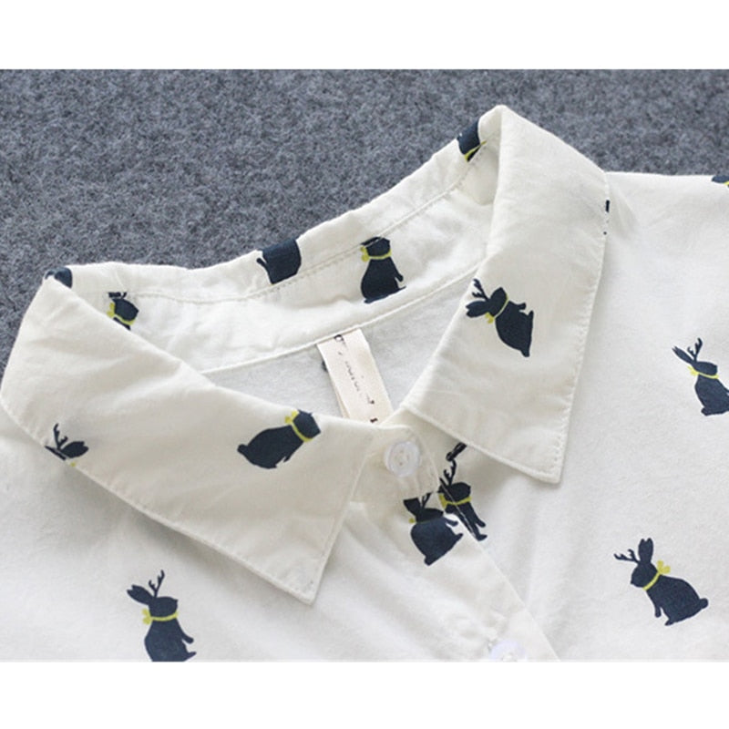 Verspieltes Shirtkleid mit Hasenprint und Reverskragen – Elina