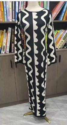 Strickkleid mit Wellenmuster – Mirae