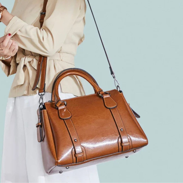 Ida – Glänzende Schultertasche – Produktansicht 8