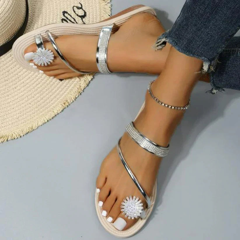 Trendige Damensandalen mit einzigartigem Schneeflockendetail – Arluna