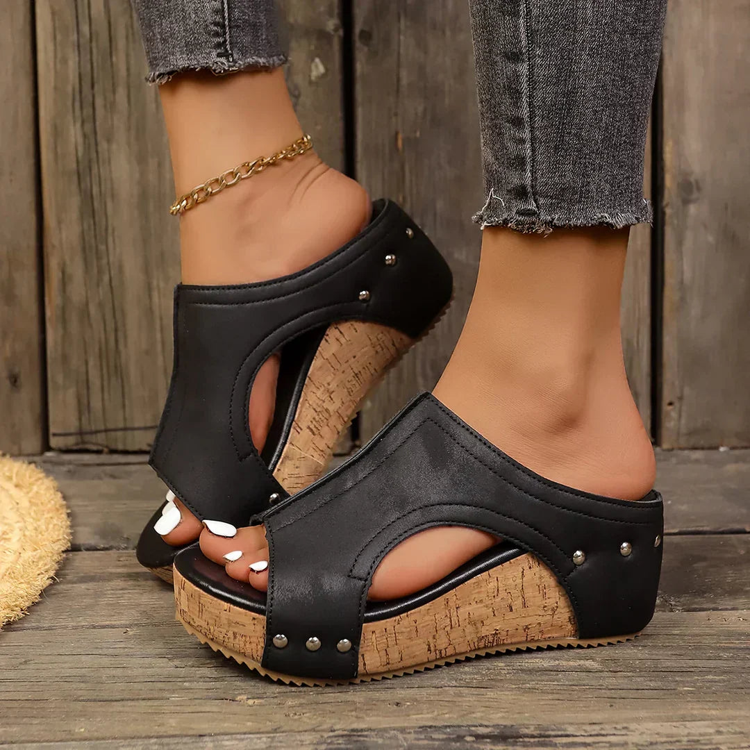 Eva-Mathilde – Lumi-Keilschuhe mit Nieten – Produktansicht 1