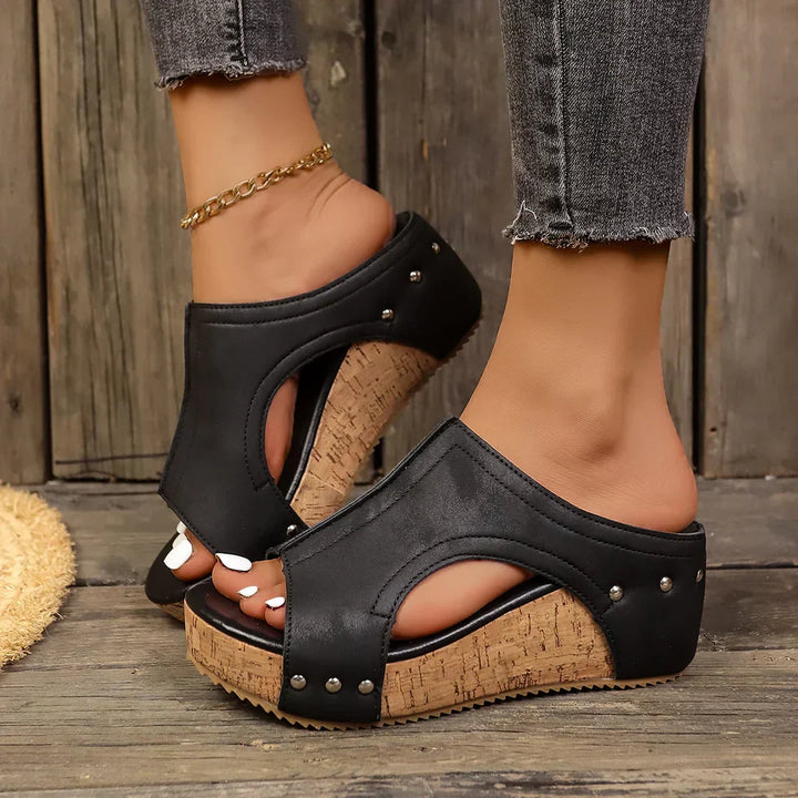 Eva-Mathilde – Lumi-Keilschuhe mit Nieten – Produktansicht 1