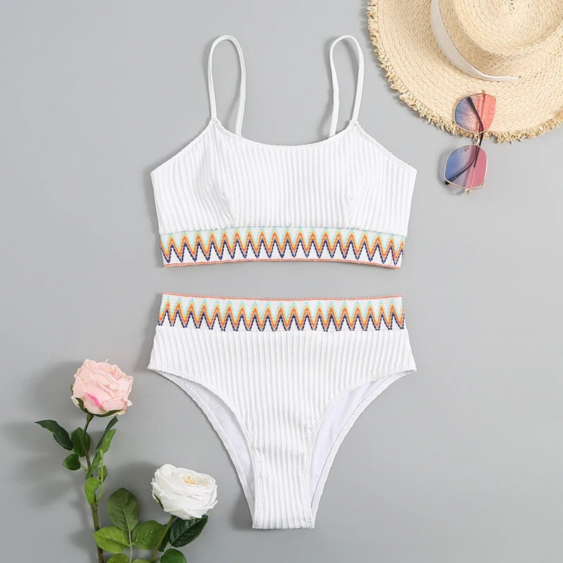 Bikini mit verstellbaren Trägern und hohem Bund – Malia
