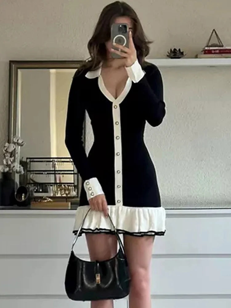 Strick-Minikleid mit Rückenausschnitt und Bandage-Design – Amira
