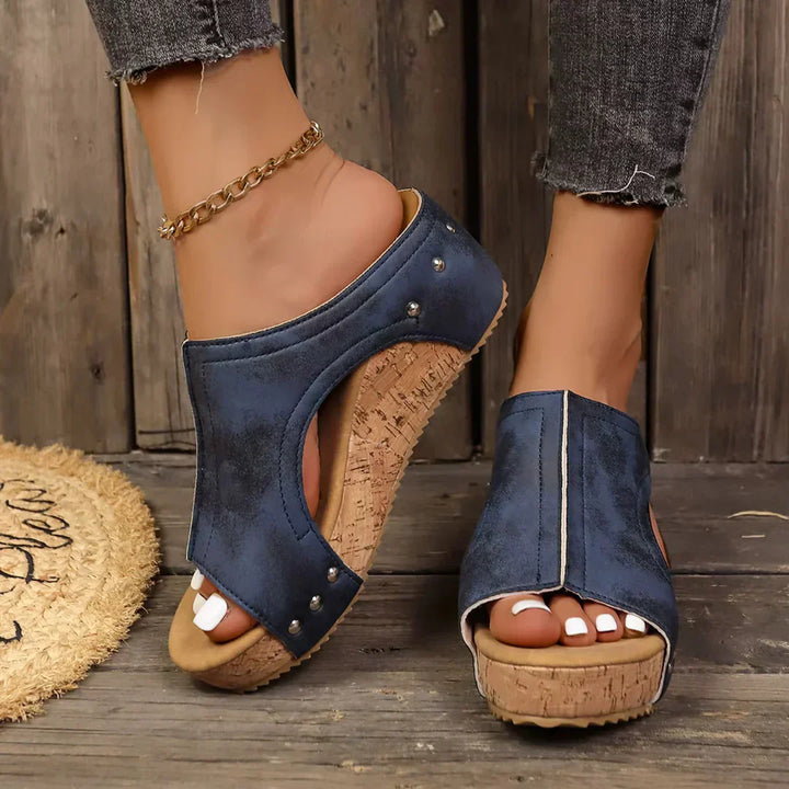 Eva-Mathilde – Lumi-Keilschuhe mit Nieten – Produktansicht 3