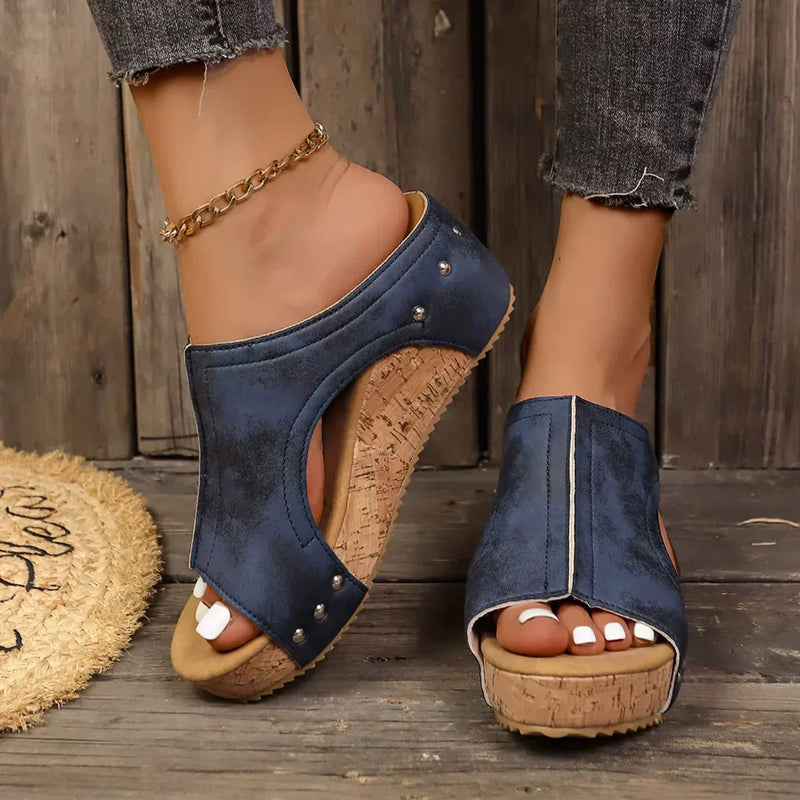 Eva-Mathilde – Lumi-Keilschuhe mit Nieten – Produktansicht 3