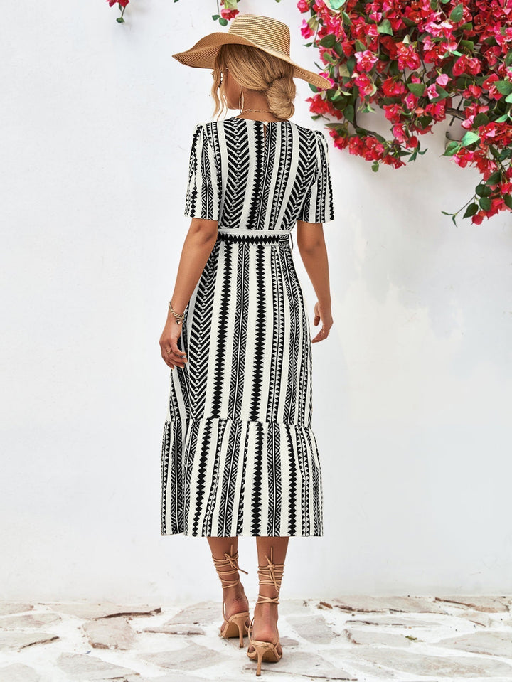 Schwarz-Weiße Gestreifte Midi-Kleid – Elise