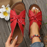 Orthopädische Wedgesandalen mit gewölbtem Knopf – Mirella