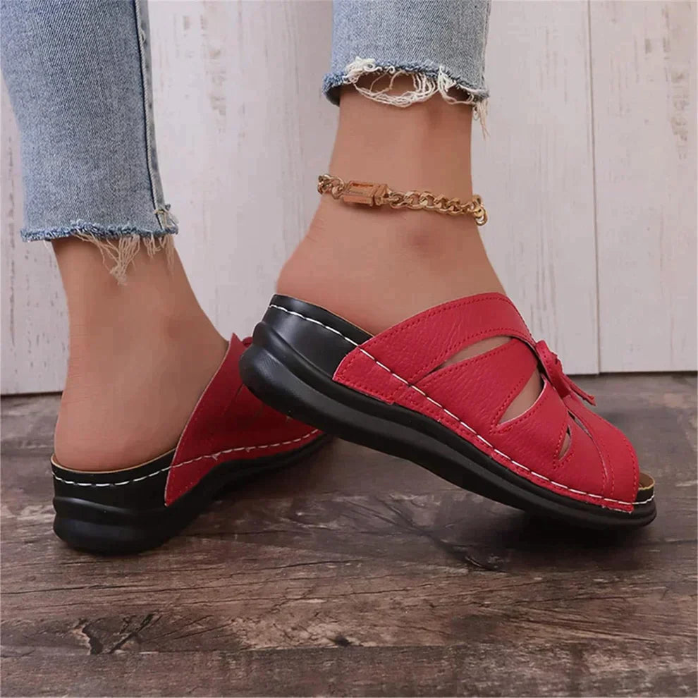Orthopädische Wedgesandalen mit gewölbtem Knopf – Mirella