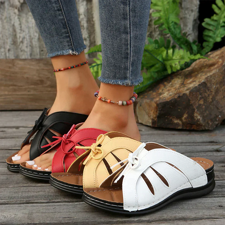 Orthopädische Wedgesandalen mit gewölbtem Knopf – Mirella