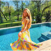 Bedrucktes Sommerkleid mit tiefem Ausschnitt und Schleifendetail – Vivienne