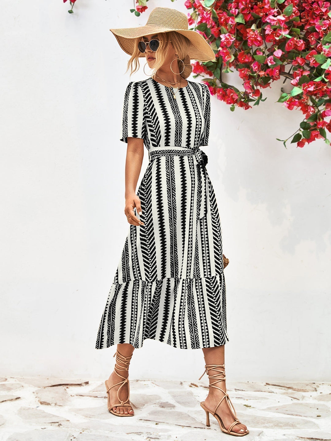 Schwarz-Weiße Gestreifte Midi-Kleid – Elise