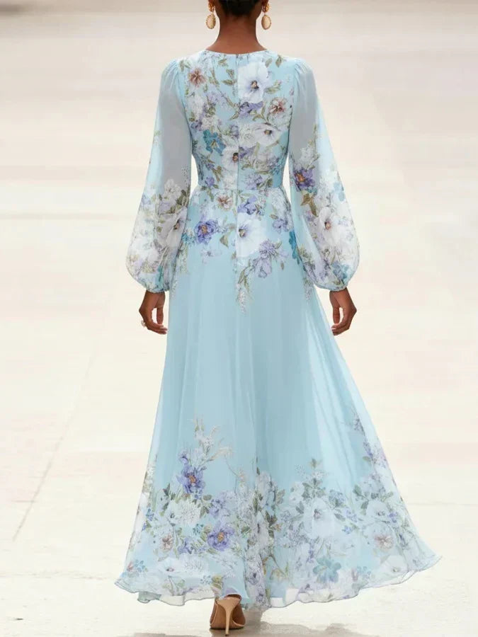 Margarete – Maxikleid Chiffon mit Blumenmuster hellblau mit V-Ausschnitt – Produktansicht 2