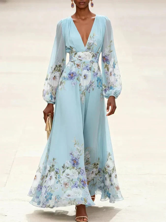 Margarete – Maxikleid Chiffon mit Blumenmuster hellblau mit V-Ausschnitt – Produktansicht 1