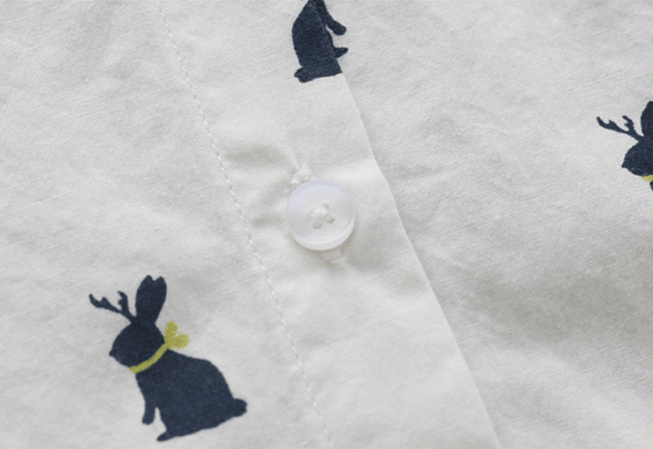 Verspieltes Shirtkleid mit Hasenprint und Reverskragen – Elina