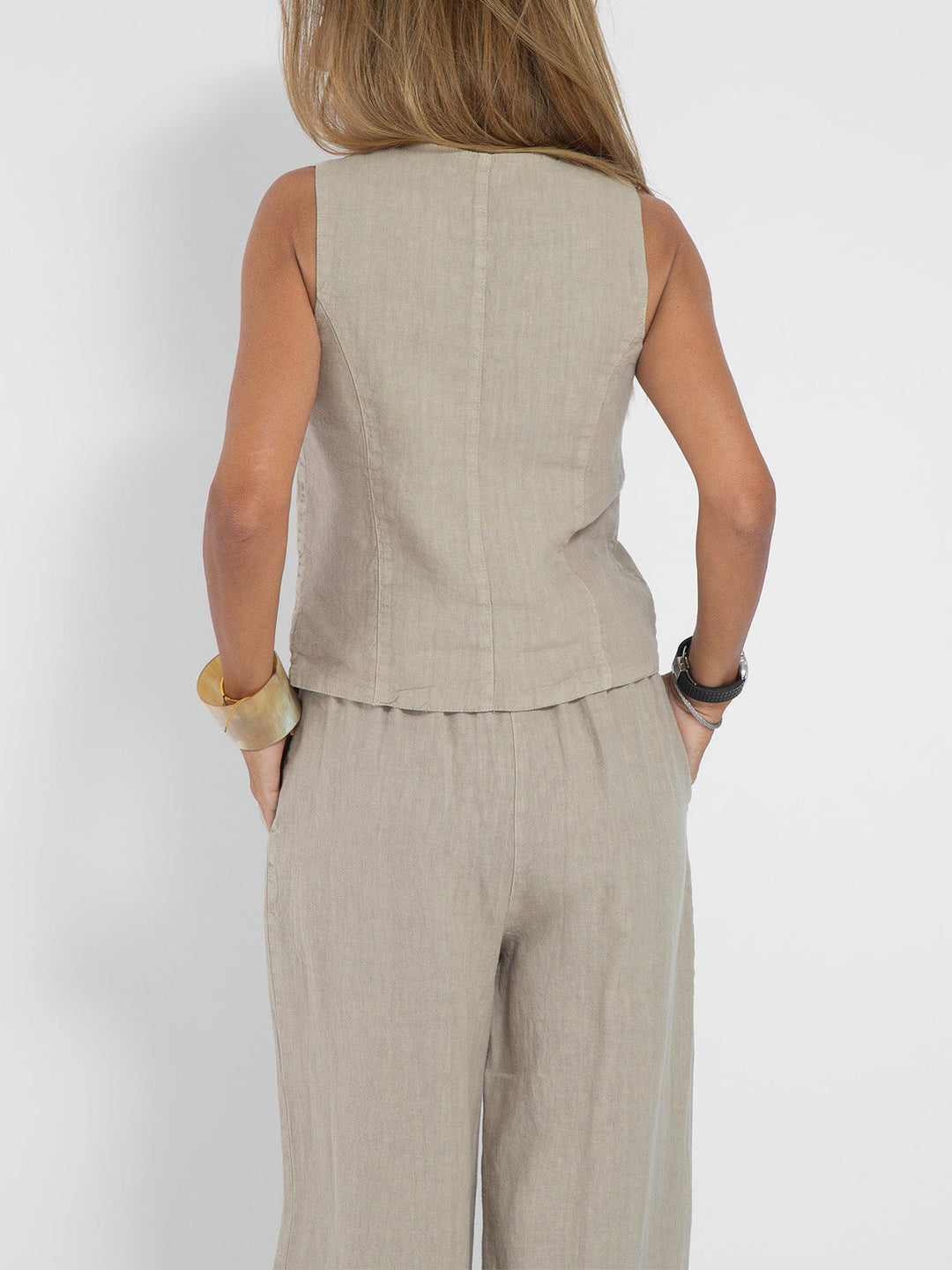 Rose – Set aus geknöpfter Weste und weiter Hose – Produktansicht 11