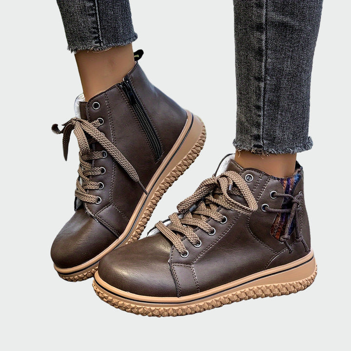 Armgard – Orthopädische Leder-Stiefeletten – Produktansicht 2