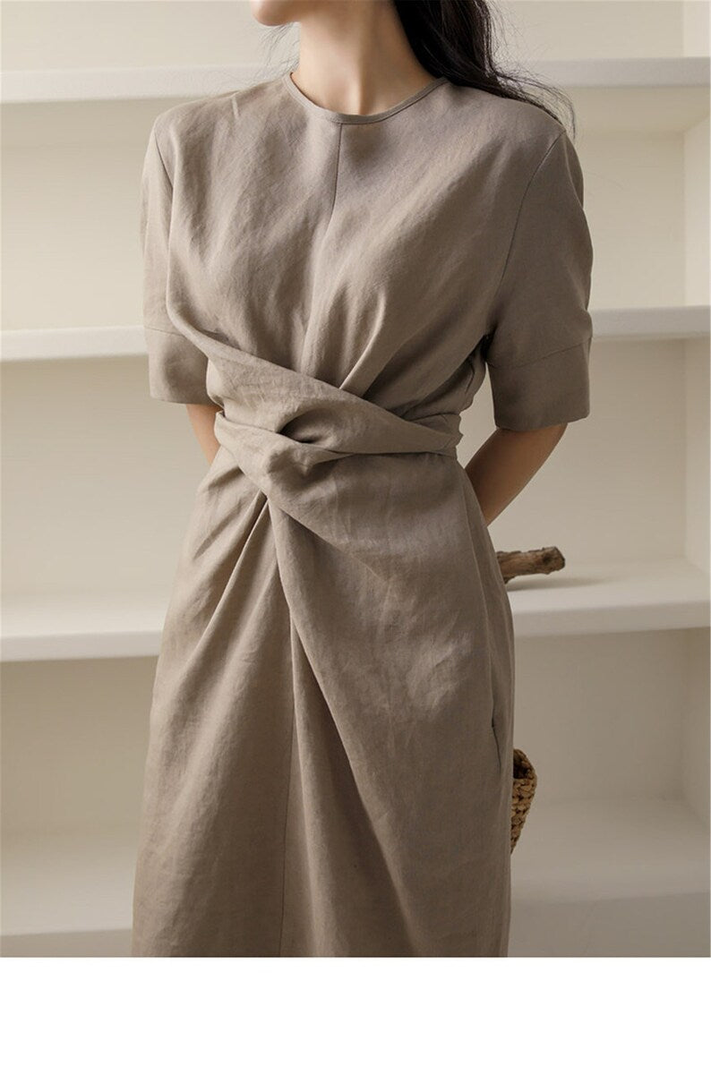 Leichtgewicht Khaki Sommerkleid mit verstellbarem Bund – Isalie