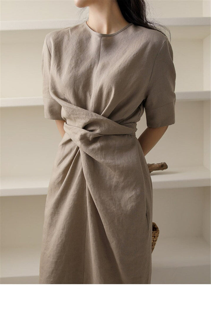 Leichtgewicht Khaki Sommerkleid mit verstellbarem Bund – Isalie