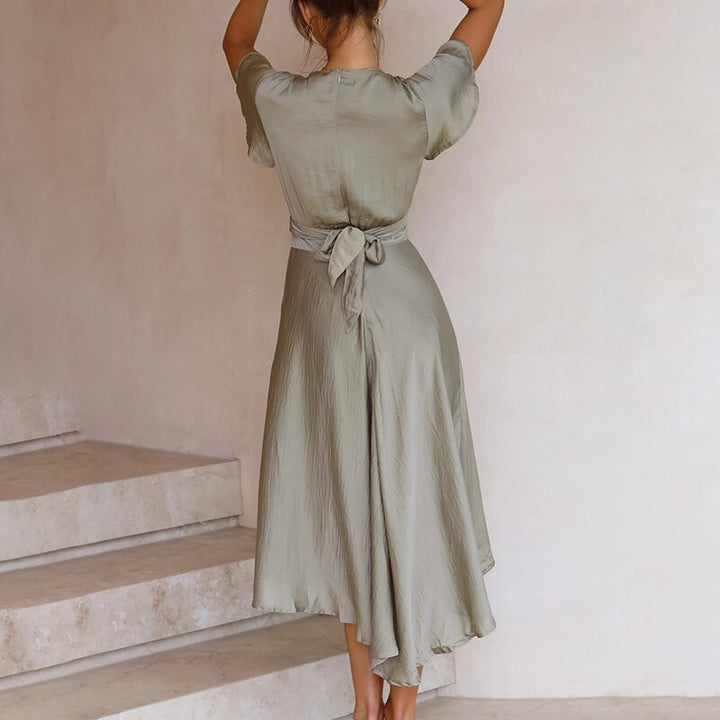 Sommerkleid mit schmeichelhaftem Schnitt und luxuriösen Details – Lana