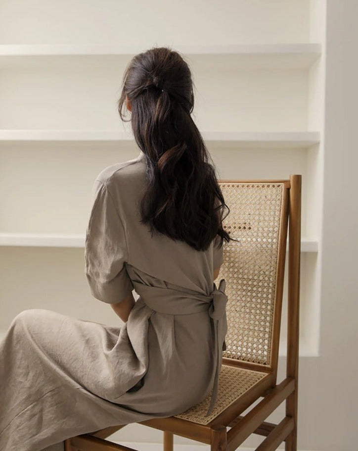 Leichtgewicht Khaki Sommerkleid mit verstellbarem Bund – Isalie
