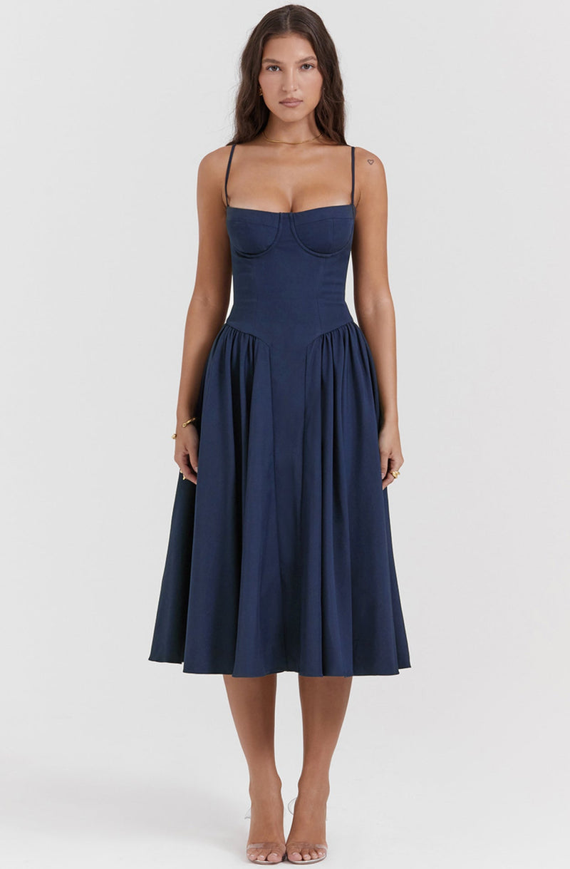 Stylisches Sommerkleid mit Spaghettiträgern und Taillenmieder – Mira