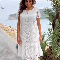Stilvolle Sommer-Midikleid mit Blumenausschnitt – Liora