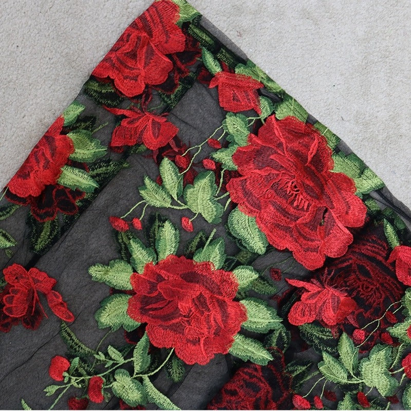 Maxikleid mit Blumenstickerei und Spaghettiträgern – Rosalie