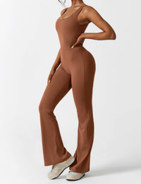Rückenfreier Jumpsuit mit Schlaghose – Liv
