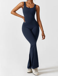 Rückenfreier Jumpsuit mit Schlaghose – Liv