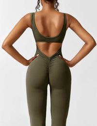 Rückenfreier Jumpsuit mit Schlaghose – Liv
